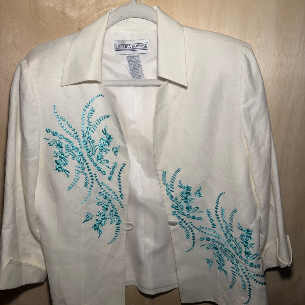 Jessica Howard white Jacket with Blue Embroidery